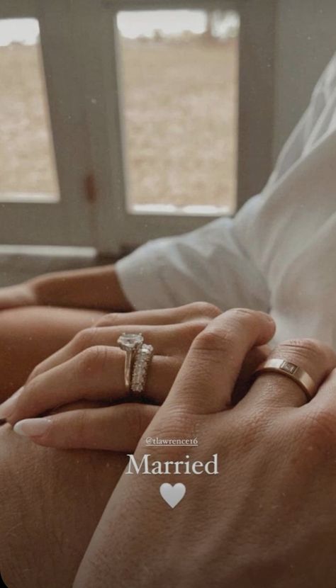 Pose Guide, Shooting Couple, Maquillage On Fleek, The Perfect Couple, Cute Engagement Photos, Couple Engagement Pictures, Couple Picture, Cute Engagement Rings, Couple Pose