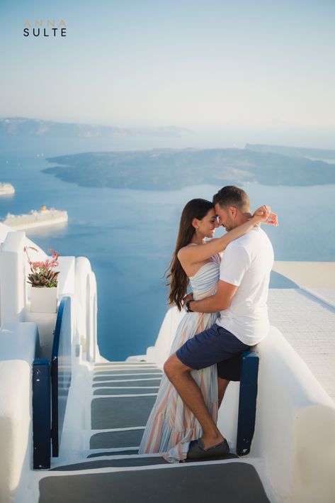 Travel Aesthetic Wanderlust, Santorini Photoshoot, Santorini Fashion, Dream Life Aesthetic, Couple Travel Photos, Santorini Photographer, Honeymoon Photography, Proposal Pictures, Greece Pictures