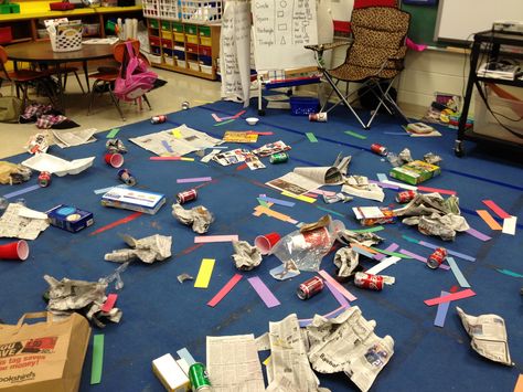 Trash the Class Day - sorting and learning about recycling; found at http://erinthatsall.blogspot.com/ Recycling Preschool, Reduce Reuse Recycle Projects, Reduce Reuse Recycle Activities, Reduce Reuse Recycle Poster, Sustainable Activities, Recycle Preschool, Activities For 1st Graders, Recycling Lessons, Earth Awareness