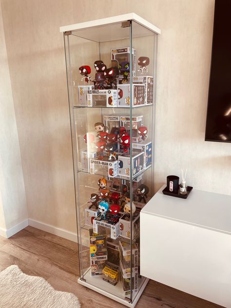 Funko Pop Bedroom Decor, Funko Room Decor, Room Inspo Funko Pop, Pop Heads Display, Funko Pop Display Ideas Living Rooms, Funko Pop Collection Aesthetic, Funky Pop Collection, Marvel Display Ideas, Funko Pop Display Ideas Ikea