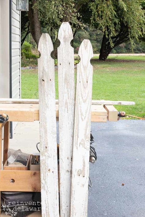 Today, I will show you how easy it is to turn a few old reclaimed fence boards into adorable rustic Christmas trees. Let Old Wood Fence Projects Diy, Rustic Christmas Trees, Old Fence Boards, Fence Picket, Diy Christmas Decorations For Home, Fence Pickets, Fence Boards, Dixie Belle Paint Company, Old Fences