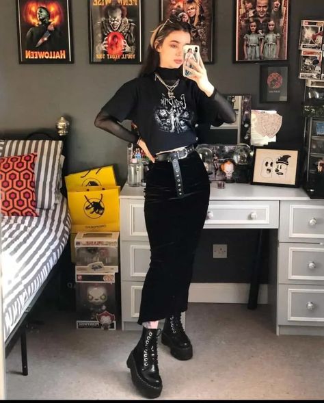 Rocker Girl Outfits, Silk Maison, Artist Hue, Instagram Number, Grunge Looks, Outfit Grunge, Look Grunge, Alt Outfits, Aesthetic Grunge Outfit