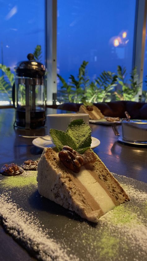 Luxury Dessert Aesthetic, Dessert Aesthetic Restaurant, Restaurant Deserts Aesthetic, Fancy Restaurant Desserts, Restaurant Deserts, Desserts Restaurant, Restaurant Desserts, Art Dessert, Dessert Restaurant