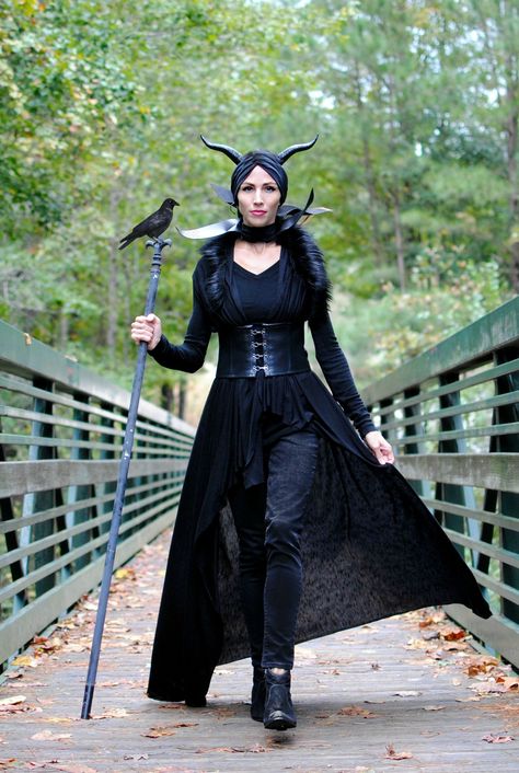 15 Best All Black Halloween Costume Ideas - DIY All Black Costumes All Black Costumes, All Black Halloween Costume, Black Dress Halloween Costume, Maleficent Cosplay, Dark Costumes, Black Halloween Costumes, Maleficent Costume, Black Halloween Dress, Diy Kostüm