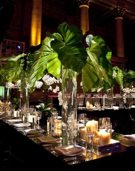 Bold & Lush: 10 Ways To Glam Up Your Tropical Wedding - Female Singapore - The Progressive Women's Fashion & Beauty Magazine Havana Nights Party, Funny Vine, Havana Nights, Gala Dinner, Long Table, Deco Floral, Table Arrangements, Tropical Wedding, Green Wedding