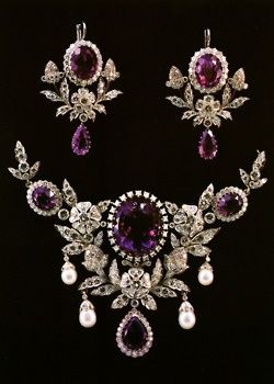 Film Architecture, Diamond Jewelry Set, Kay Jewelry, Jewelry Tags, Art Deco Necklace, Royal Jewels, Best Jewelry Stores, Amethyst Jewelry, Fantasy Jewelry