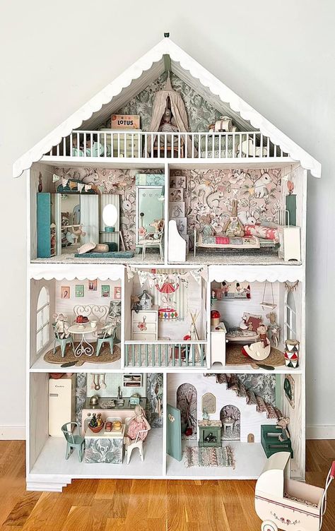 Maileg Furniture, Maileg Doll House, Maileg Dolls, Cardboard Dollhouse, Vintage Kids Room, Dollhouse Decorating, Doll Furniture Diy, Mouse House, Doll House Plans