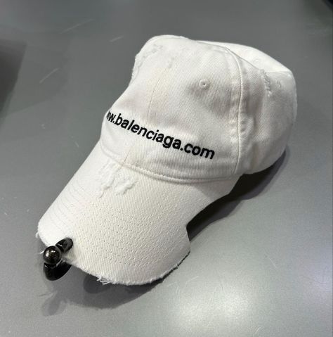 new balenciaga Balenciaga Cap, Cool Sunglasses, Hats Vintage, Fonts Design, Streetwear Fashion, Balenciaga, Outfit Inspirations, Fashion Inspo, Street Wear