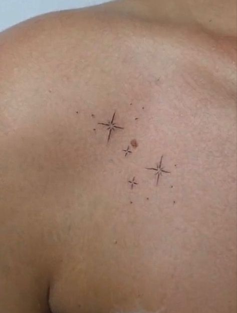 Sparkle Tattoo Collar Bone, Tiny Tattoos Collar Bone, Star Tatoos Woman, Simple Collarbone Tattoos, Star Collarbone Tattoo, Collarbone Star Tattoo, Stars On Collar Bone Tattoo, Tiny Collar Bone Tattoo, Star Collar Bone Tattoo