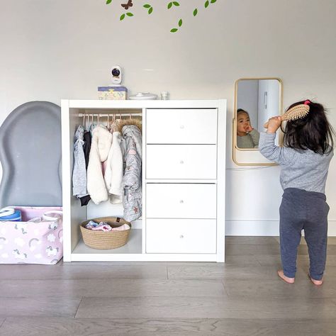 Rock Bed Landscaping, Montessori Closet, Ikea Kids Wardrobe, Bed Landscaping Ideas, Diy Kallax, Montessori Toddler Rooms, Toddler Closet, Rock Bed, Montessori Bedroom