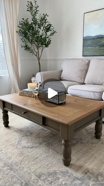 Gold Painted Coffee Table, Square Coffee Table Refinishing Ideas, Two Tone Coffee Table Diy, Annie Sloan Coffee Table, Refurbish Coffee Table, Repaint Coffee Table, Refurbish Coffee Table Diy Ideas, Refinishing Coffee Table, Coffee Table Paint Ideas