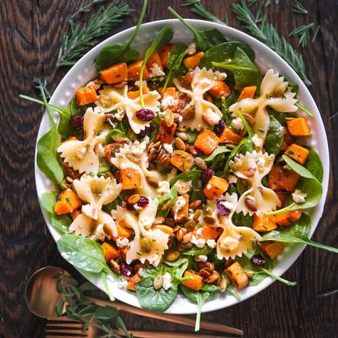 Salad With Roasted Butternut Squash, Fall Pasta, Resep Pasta, Autumn Salad Recipes, Thanksgiving Salad, Fall Salad, Butternut Squash Salad, Resep Salad, Vegetarian Menu