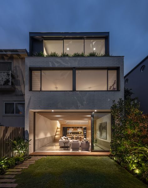 Balmain Lightwell House by Andrew Burges Architects – Project Feature – The Local Project Small Modern Houses, Drawing Sun, New Zealand Architecture, Tiny House Village, Apartment Exterior, Modern Townhouse, Concrete Architecture, Beige Tile, Hall Interior