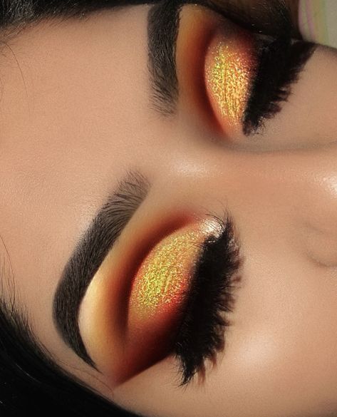 Yellow Eye Makeup, Maquillage Yeux Cut Crease, Yellow Makeup, Orange Makeup, Cute Eye Makeup, Makeup For Black Skin, Fall Makeup Looks, Eye Makeup Pictures, Smink Inspiration