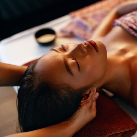 Getting clients to come back into the spa can be a tricky task even if you have amazing treatments for them. Mark Lees broke down how you can keep your clients coming back with no concerns. Chicago Spa, Indian Head Massage, Massage Packages, Chinese Massage, Healing Techniques, Ancient Healing, Spa Packages, Cupping Therapy, Hot Stone Massage