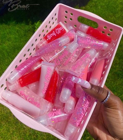 Lipgloss Branding, Lip Gloss Logo, I Am Feminine, Lip Gloss Business Ideas, Diy Lipgloss, Business Baddie, Boutique Store Displays, Gloss Diy, Cris Jr