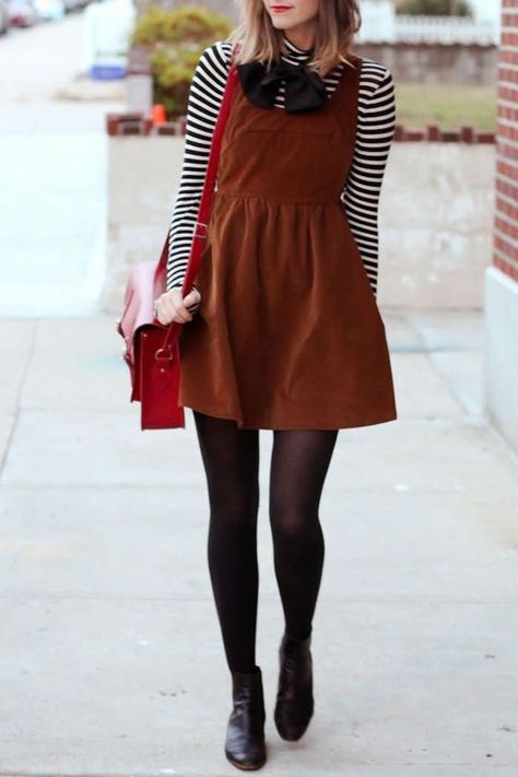 Winter Dress Ideas, Corduroy Dress Outfit, Brown Corduroy Dress, Pinafore Dress Outfit, Pinafore Outfit, Maxi Dress Outfit Fall, Nyc Vintage, Corduroy Pinafore Dress, Jumper Outfit