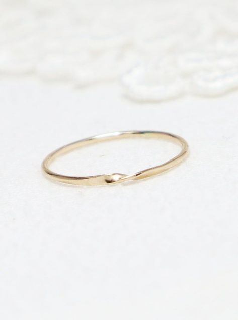 Super dünner Mobius Ring Versprechen Goldringe für Frauen - Etsy.de Unity Ring, Simple Diamond Ring, Mobius Ring, Turquoise Ring Engagement, Gold Rings For Women, Dainty Wedding Band, Dainty Wedding, Dainty Diamond Ring, Topaz Engagement Ring