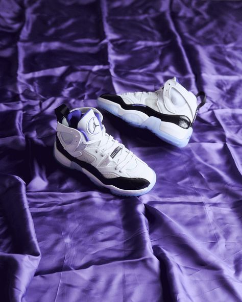 A new silhouette in a well known colorway. The Nike Air Jordan Jumpman Two Trey in Concord! Size 35.5 - 40 * 119,00€ Jump Man Two Trey Jordans, Jordan Jumpman Two Trey Outfits, Jumpman Two Trey Outfits Women, Jordan Concord, Jumpman Two Trey, Shoes Game, Jordan Outfit, Newest Jordans, A Well