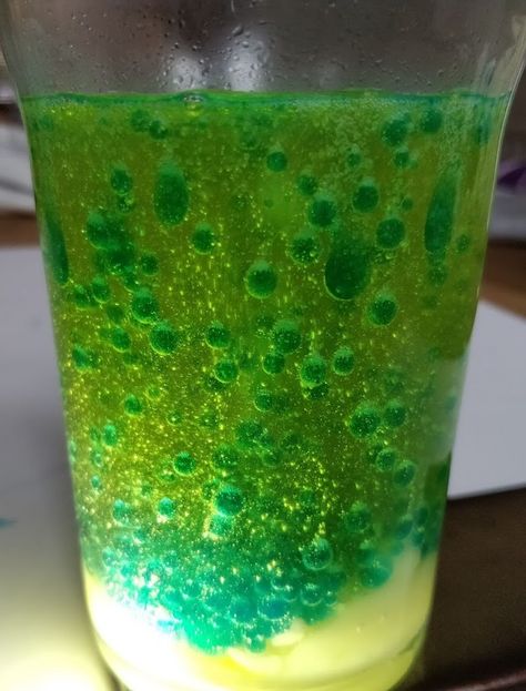 How to make lava lamp without alka seltzer Lava Lamp Without Alka Seltzer, Make Lava Lamp, Mini Lava Lamp, Lava Lamp For Kids, How To Make Lava, Lava Lamp Experiment, Homemade Lava Lamp, Cool Lava Lamps, Make A Lava Lamp