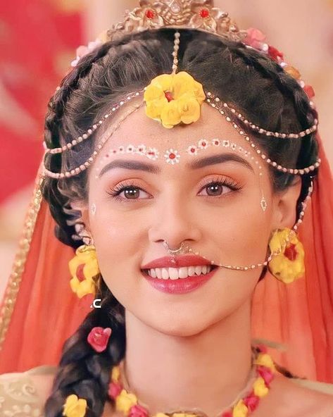 Radha Rani Mallika Singh, Radha From Radhakrishna Serial, Radha Serial Images, Radha Forehead Design, Mallika Singh Drawing, Mallika Singh Aesthetic, Radha Rani Hairstyle, Mallika Singh As Radha Full Hd, Radha Face Painting