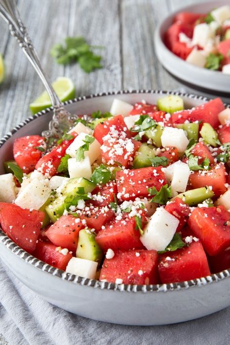 Mexican Watermelon Salad Watermelon Side Dish, Pig Watermelon, Atkins Salads, Mexican Watermelon, Fantasy Fruit, Cojita Cheese, Jicama Recipe, Detox Liver, Mexican Salad Recipes