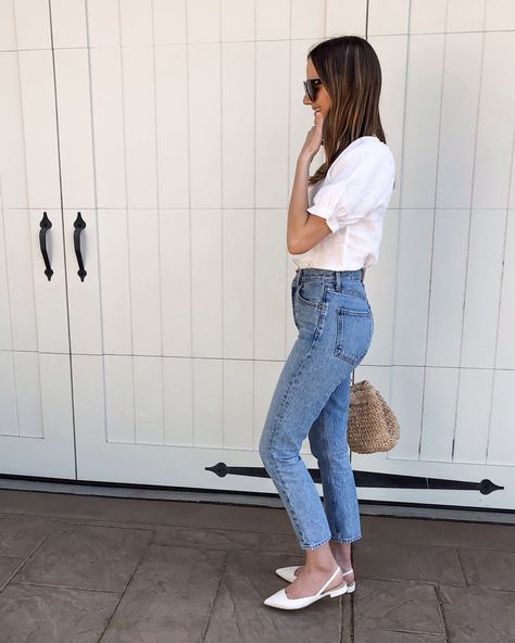 Jeans And Flat Sandals Outfit, White Flats Outfit Work, Slingback Flats Outfit Summer, White Slingback Outfit, Slingback Sandal Outfit, Slip On Flats Outfit, White Slingback Flats, Agolde Riley Jeans Outfit, Ootd Flat Shoes