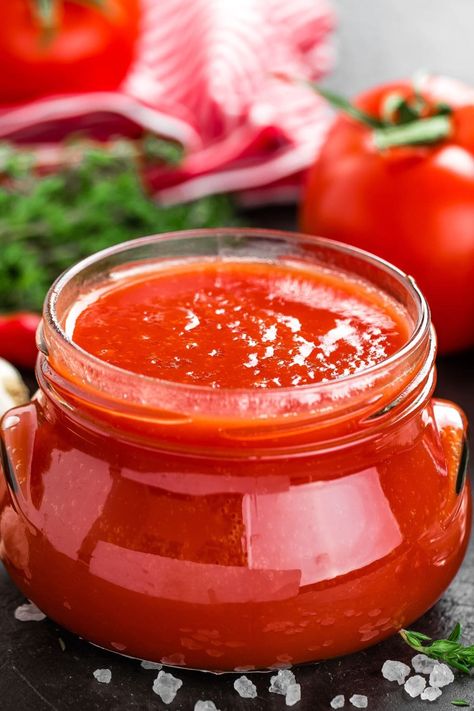 Try these simple recipes with tomato puree for yummy, refreshing dishes. From sauces to soup to pasta, this delicious ingredient works well in so many dishes. Easy Tomato Pasta Sauce, Recipe Using Tomatoes, Vegan Bbq Sauce, Tomato Paste Recipe, Pink Sauce Pasta, Recipe Tomato, Tomato Soup Easy, How To Make Lasagna, Pizza Sauce Recipe