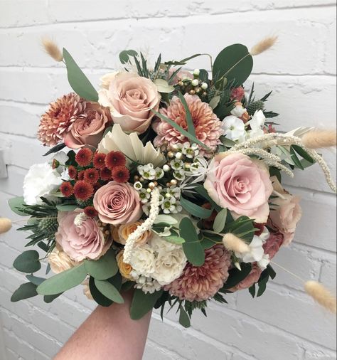 Blush Fall Wedding Bouquets, Blush Pink Flower Bouquet, Nude Flower Bouquet, Fall Pink Wedding Bouquet, Fall Pink Flower Arrangements, Dusty Pink And Burnt Orange Wedding, Desert Rose Wedding Flowers, Dusty Pink Bouquet Wedding, Pink Fall Bouquet