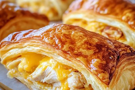 This Chicken and Cheese Puff Pastry recipe is easy to make and bursting with flavor. Flaky, golden pastry filled with tender chicken and cheese. Puff Pastry Recipes With Chicken, Chicken Puff Pastry Recipes, Chicken Puff Pastry, Puff Pastry Recipes Dinner, Puff Pastry Chicken, Cream Cheese Puff Pastry, Chicken Puffs, Recipe Appetizers, Puff Pastry Recipe