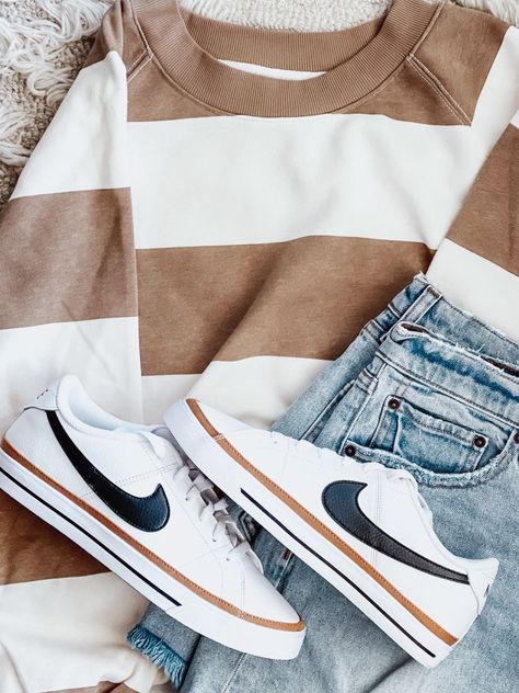 Nike Court Legacy Outfit, Nike Court Legacy Shoes, Nike Court Legacy Next Nature, White Tennis Shoes Outfit, Neutral Sweatshirt, Shoes Neutral, Court Outfit, Shoe Outfits, Mom Fits