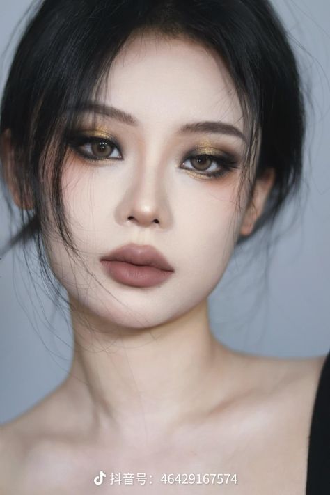 Smokey Korean Makeup, Korean Smokey Eye, Simple Dark Makeup Looks, Japanese Makeup Look, Asian Goth Makeup, Dark Korean Makeup, Epicanthic Fold Makeup, Black Angel Makeup, Dark Fairy Makeup