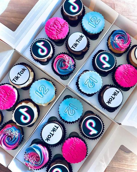 TikTok Themed cupcakes, TikTok theme cupcakes, cupcakes, chocolate cupcakes, cupcake decorating ideas, cupcake decorating, birthday Cupcake Designs Birthday, Cupcake Decorating Birthday, Beehive Cupcakes, Tiktok Theme, Cupcake Decorating Ideas, Daisy Cupcakes, Theme Cupcakes, Decorating Birthday, Buttercream Cupcakes