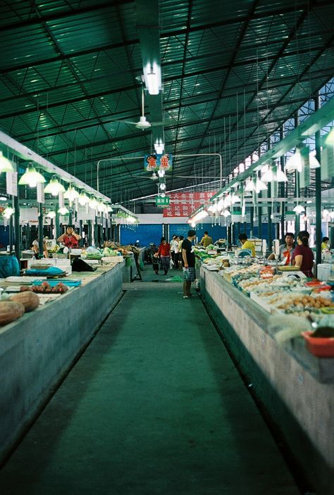 Wet Market - Shanghai 2012 Wet Market In The Philippines, Wet Market Photography, Wet Market Design, Underground Market, Wet Market, District 4, Ramen Restaurant, Chinese Market, Pale Blue Dot