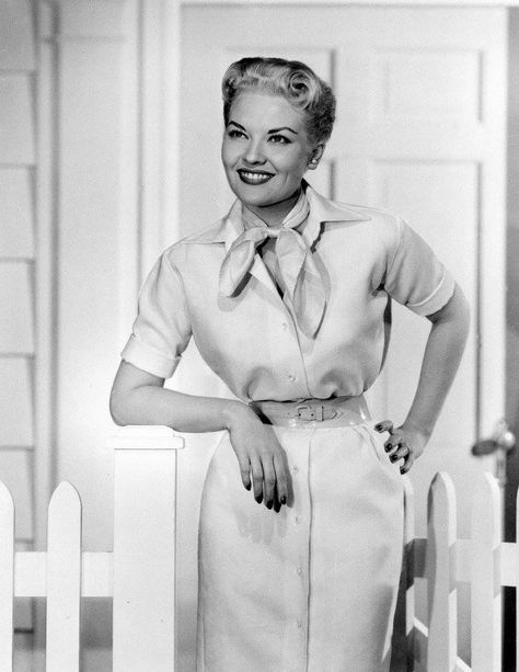 Patty Page Patti Page, Tennessee Waltz, Old Hollywood Stars, Fashion 1950s, Betty White, Pictures Of The Week, Old Hollywood Glamour, Cbs News, Pin Up Style