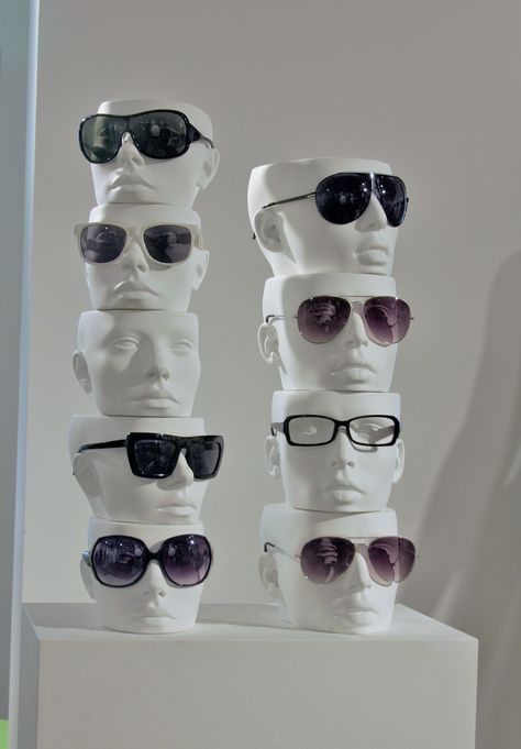 New outfits and disposition for the mannequins in the show room in Cofrad… Eyewear Shop Design, Eyewear Store Design, Eyewear Display, Glass Store, Sunglasses Display, Optical Store, Sunglasses Store, Boutique Decor, Optical Shop