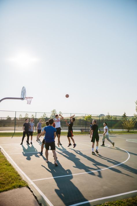 people playing basketball photo – Free Human Image on Unsplash People Playing Basketball, Basketball Ground, Basketball Park, Street Basketball, Basketball Practice, Basketball Photos, Basketball Plays, Northern Colorado