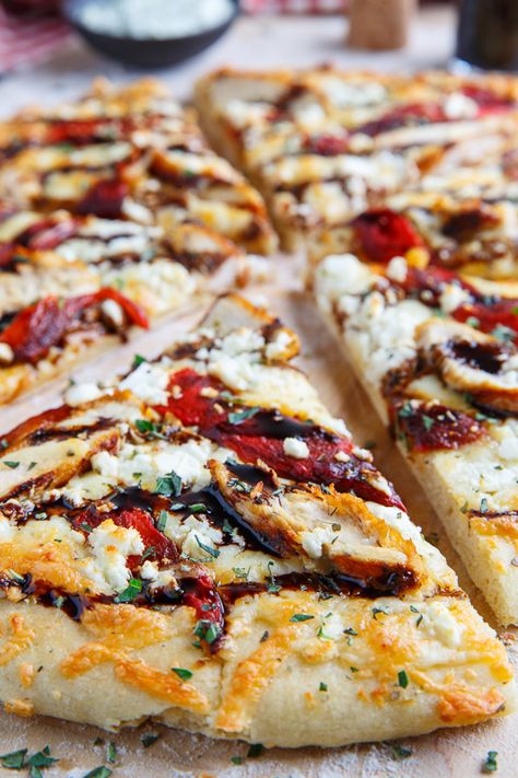 Roasted Red Pepper Pizza, Red Pepper Pizza, Pepper Pizza, Grilled Pizza Recipes, Mediterranean Grilled Chicken, Balsamic Glaze Recipes, Mediterranean Pizza, Stuffed Crust, Closet Cooking