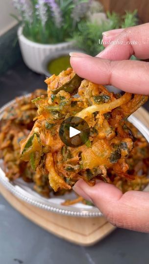 Veg Pakora Recipe, Yummy Asian Food, Pakora Recipe, Pakora Recipes, Fenugreek Leaves, Nigella Seeds, Potato Onion, Popular Snacks, Gram Flour