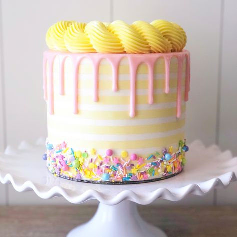 Pink drips, sprinkles and stripes make for a fun party cake! Birthday Cake Chocolate Decoration, Cake Simple Decoration, Cake Chocolate Decoration, Birthday Cake Sprinkles, Birthday Cake Simple, Checkered Cake, Kids Desserts, Simple Cakes, Chocolate Decoration