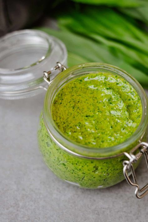 wild garlic pesto, pesto with wild garlic, wild garlic pesto recipe, wild garlic pesto pasta Roasted Sunflower Seeds, Spring Flavors, Wild Garlic Pesto, Garlic Pesto, Asparagus Seasoning, Avocado Dip, Grilled Tofu, Wheat Pasta, Vegan Pesto