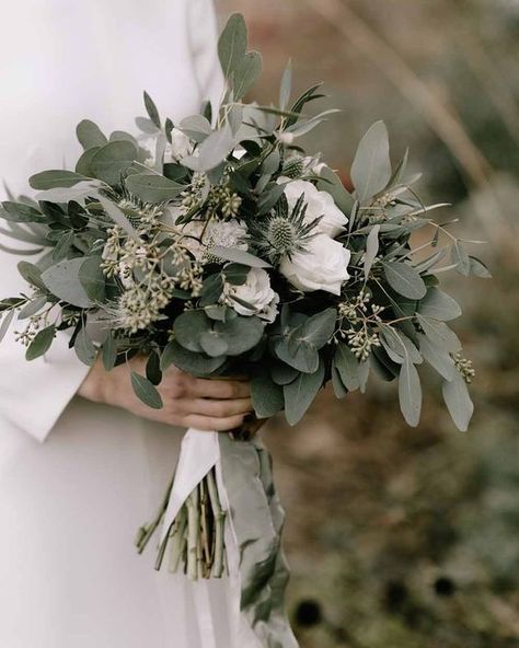 Stunning greenery bridal bouquet for a country wedding #weddingflower #weddingflowers #bridalbouquet #bridebouquet Brides Photos, Eucalyptus Wedding Decor, Greenery Wedding Bouquet, Green Wedding Bouquet, Eucalyptus Bouquet, Flowers And Greenery, Green Bouquet, White Wedding Bouquets, Eucalyptus Wedding