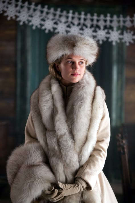 Alicia Vikander in Anna Karenina (2012) Anna Karenina 2012, Anna Karenina, Alicia Vikander, Russian Style, Costume Drama, Period Costumes, Russian Fashion, Movie Costumes, Historical Costume