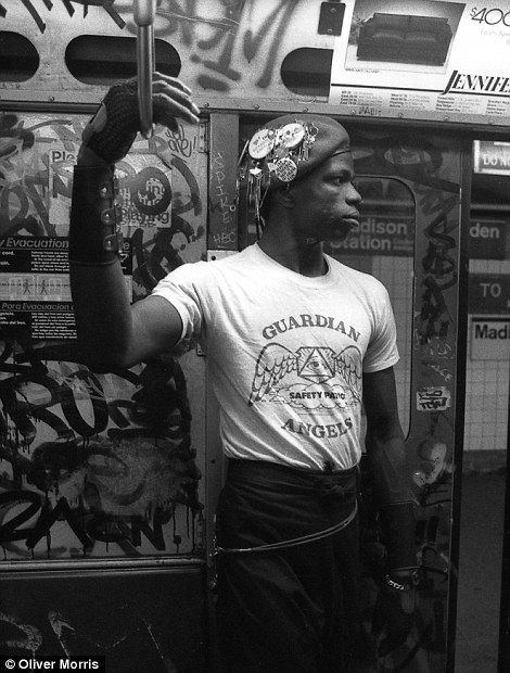 Guardian Angel Pictures, Nyc History, New York Subway, Queen Pictures, Nyc Subway, Guardian Angels, Vintage New York, Street Culture, Concrete Jungle