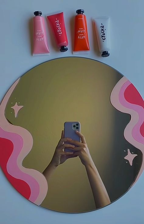 Mirror Aesthetic Painting, Mirror Painting Ideas Aesthetic Green, Mirror Design Painting, Painting Mirrors Aesthetic, Aesthetic Painting On Mirror, Cool Mirror Painting Ideas, Cute Painted Mirrors, Painting On Mirrors Aesthetic Easy, Mirror Art Aesthetic