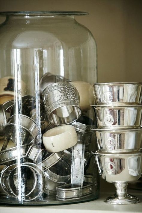 Have you inherited some vintage silver, brass or copper pieces and have no idea what to do with them or how to display them in your more modern space? If you have some sentimental pieces sitting in a box collecting dust, here's how to incorporate them into your everyday decor. You'll look at those old silver creamers at the thrift shop in a whole new light. Silver Display, Silver Napkin Rings, Silver Bowl, Silver Trays, Silver Decor, Vintage Silverware, Look Vintage, Silver Pieces, Displaying Collections