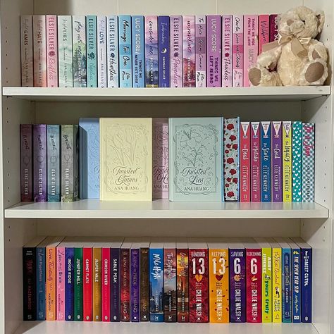 How do you organise your bookshelves? 🧸📖 I’ve been really into reorganising them lately! It’s been so fun to switch everything up! My main thing is that the heights have to match up 🥹✨ • • • • #bookstagram #books #booklover #book #bookworm #bookstagrammer #reading #bookish #bookaddict #booknerd #bibliophile #instabook #booksofinstagram #readersofinstagram #read #bookaholic #booksbooksbooks #bookphotography #bookshelf #booklove #bookreview #bookcommunity #bookblogger #instabooks #booklovers... How To Organise Books, Creative Ways To Display Books, Bookworm Bedroom, Book Corner Ideas Bedroom, Bookshelves Aesthetic, Book Goals, Book Exhibition, Future Library, Bookshelf Ideas