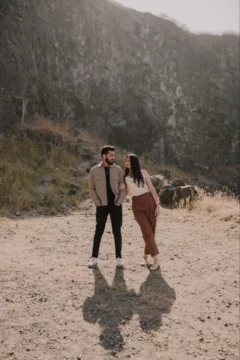 Pre Wedding Couple Dress, Pre Wedding Outfits Ideas, Pre Wedding Outfit Ideas Western, Casual Outfit Prewedding, Photoshoot Prewedding Ideas, Casual Photoshoot Ideas Couple, Casual Photoshoot Outfits Couple, Pre Wedding Photoshoot Dress, Pre Wedding Dress Ideas For Couple