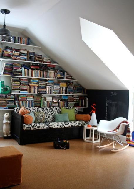 lakbdesign/fergusandme playroom Attic Library, Cozy Attic, Slanted Walls, Futon Decor, Lots Of Books, Slanted Ceiling, Attic Room, Attic Design, Attic Renovation