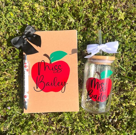 Creative Teachers Gifts, Apple Notebook, Teacher Tumbler, Teachers Gifts, Teacher Notebook, Gifts Teacher, Teacher Apple, Personalized Teacher Gifts, Cricut Joy